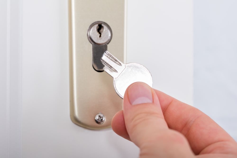 Removing a broken key from a lock